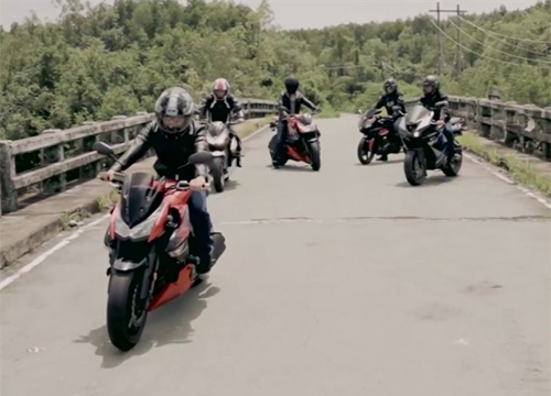 Biker Sai thanh chay Kawasaki Z1000 cau hon ban gai hinh anh