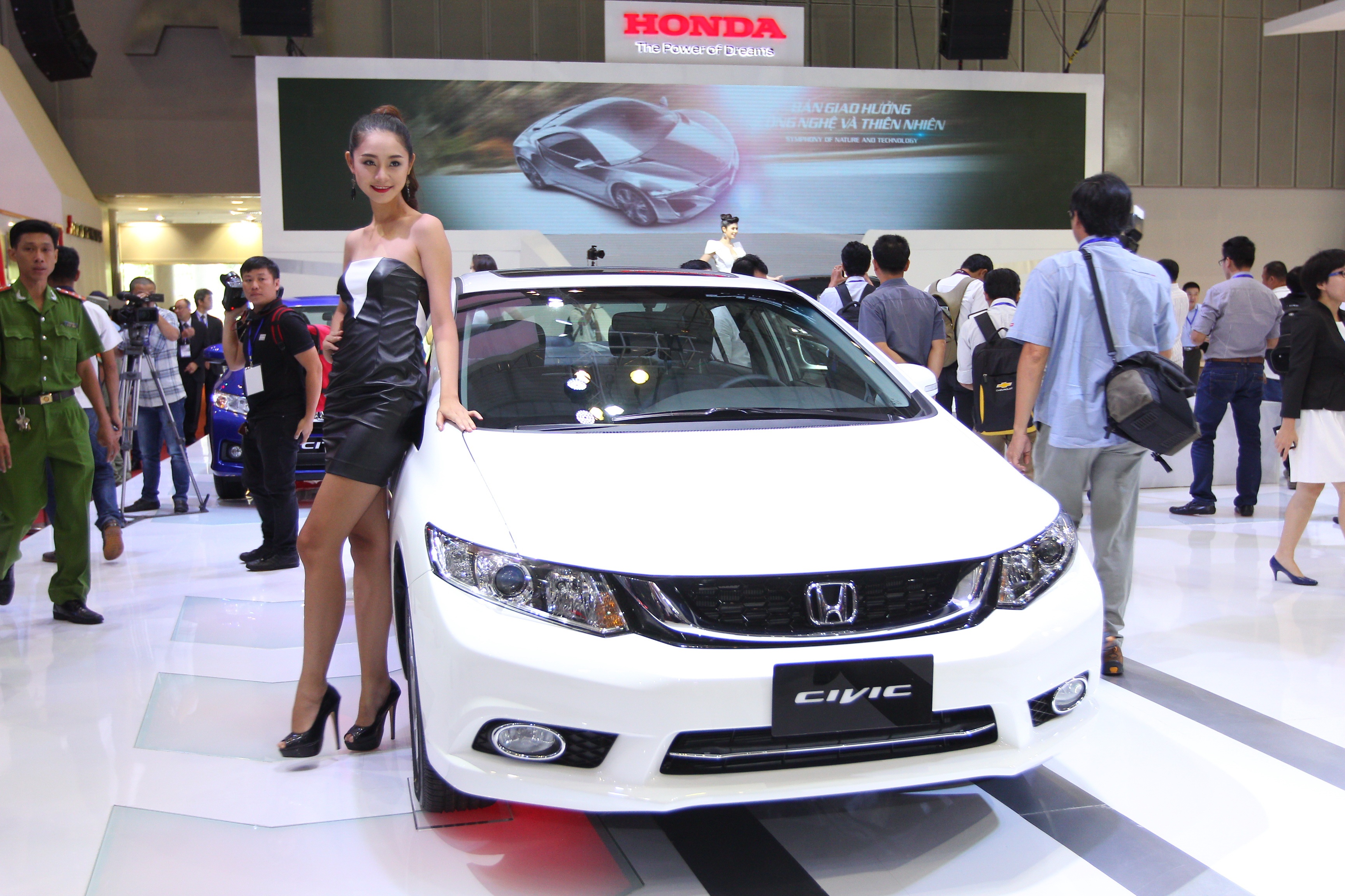 Honda Civic 2015 den dai ly voi gia tu 780 trieu dong hinh anh