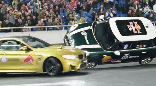 Man drift xoay quanh MINI Cooper lap ky luc the gioi hinh anh
