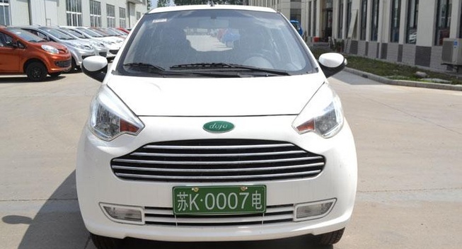O to nhai kieu dang Aston Martin Cygnet hinh anh
