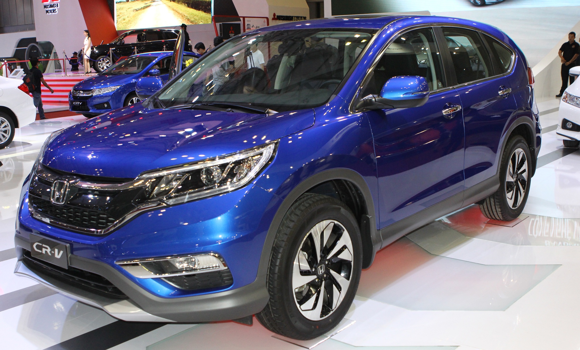 Honda CR-V 2015 den dai ly voi gia tu 1,008 ty dong hinh anh