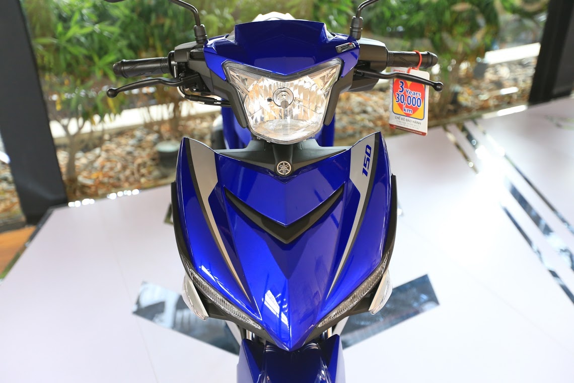 Ở phiên bản cũ, mảng màu trắng chủ đạo thì ở phiên bản GP 150cc, mảng màu xanh nhiều hơn, đặc biệt phần đầu xe.