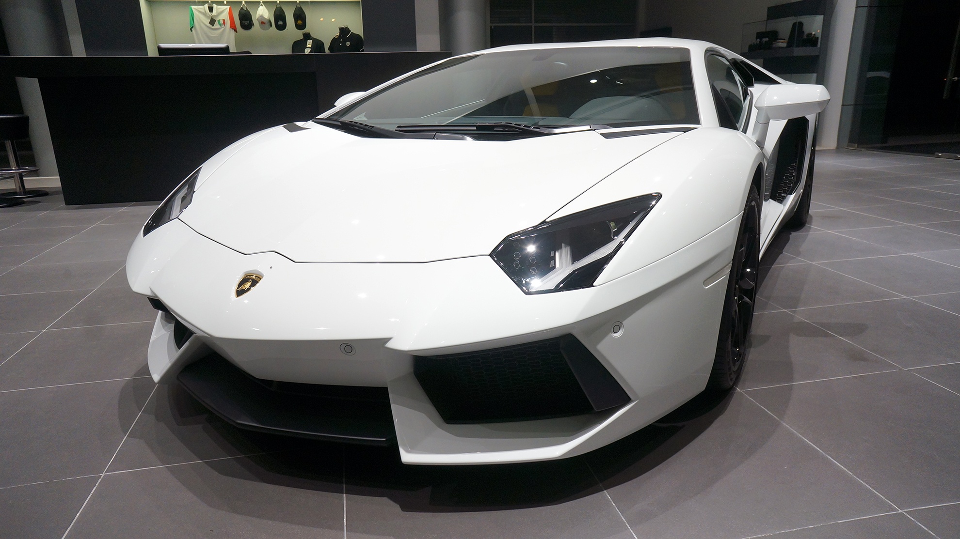 Anh chi tiet Lamborghini Aventador chinh hang dau tien o VN hinh anh