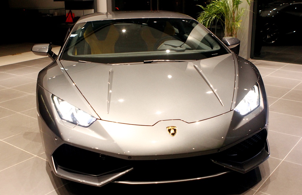 Clip Lamborghini Huracan di chuyen vao showroom o Ha Noi hinh anh