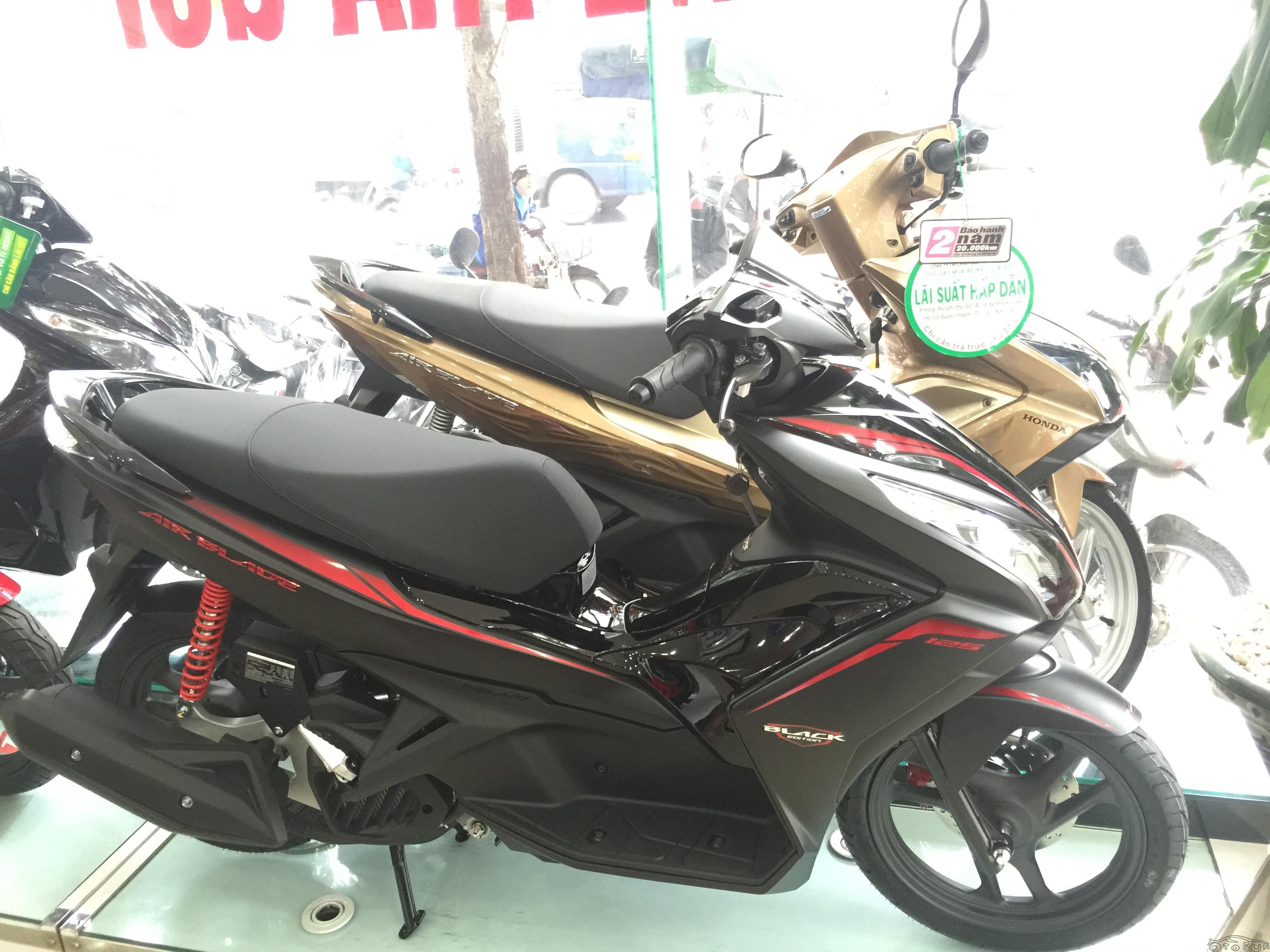 Honda Air Blade 125 mau den nham vua ban o Viet Nam hinh anh