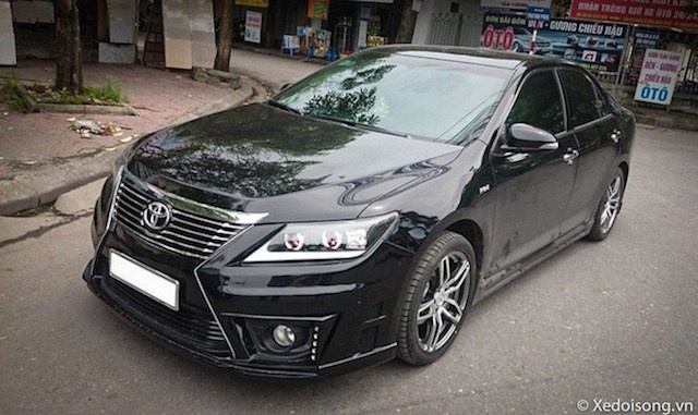 Toyota Camry do den giong BMW 5-Series don nam moi hinh anh