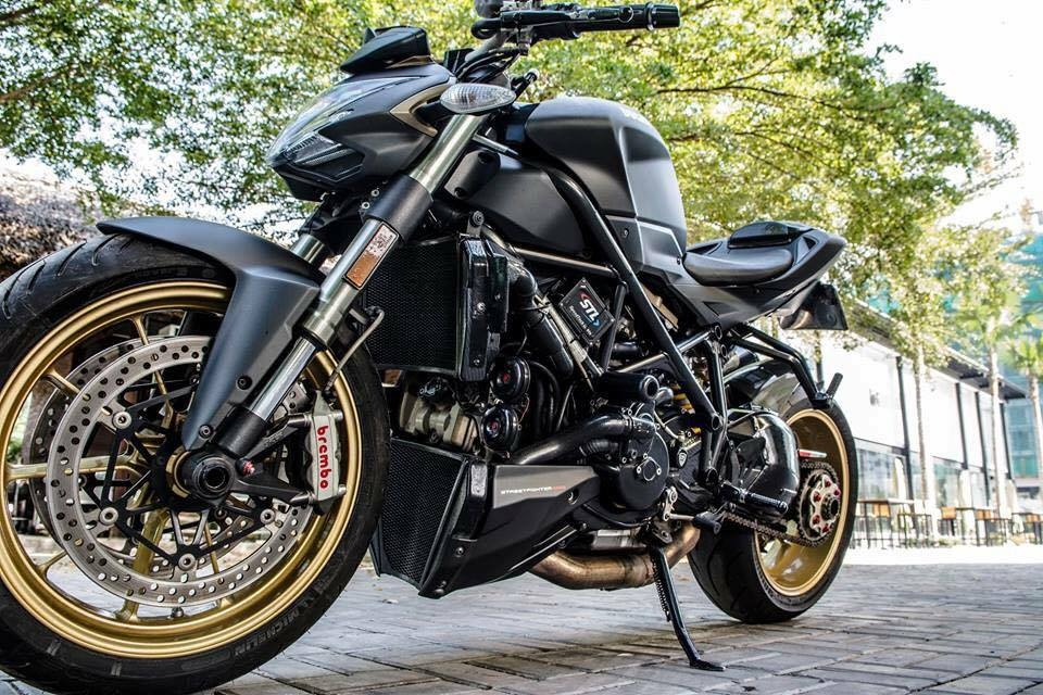 Ducati Streetfighter len do choi hang hieu cua biker Sai Gon hinh anh