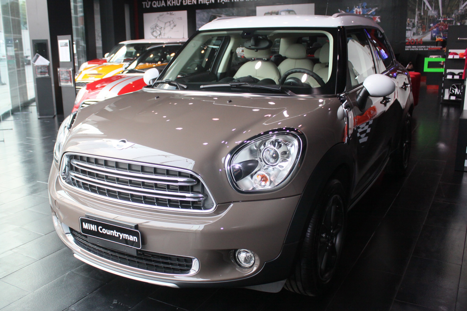 MINI Countryman phien ban moi gia tu 1,5 ty dong o VN hinh anh