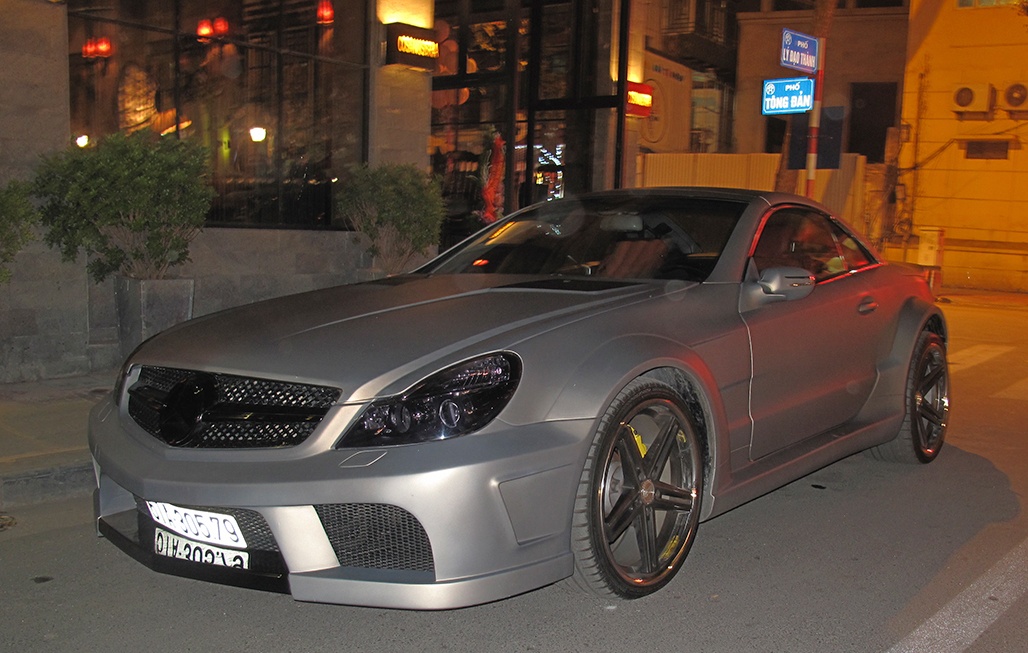 Xe do Mercedes-Benz SL55 AMG tren duong pho Ha Noi hinh anh