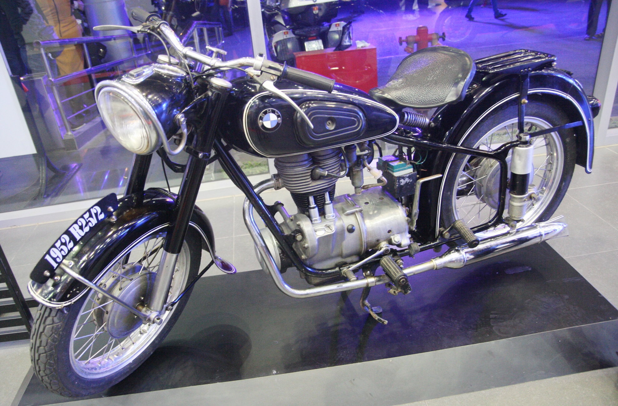 Moto phan khoi lon the thao co dien BMW R25 o Ha Noi hinh anh