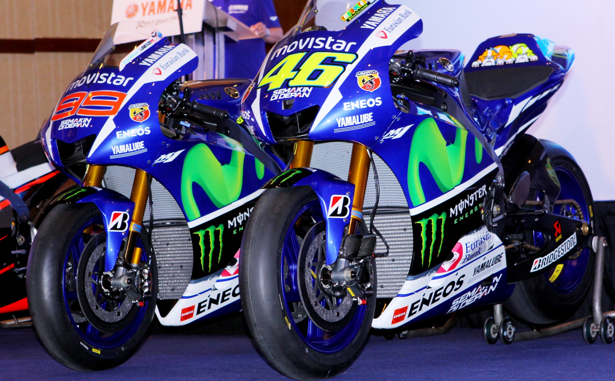 Yamaha ra mat sieu moto M1 2015 cho tay dua Valentino Rossi hinh anh