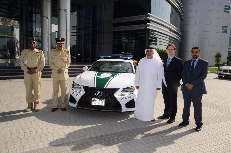 Canh sat Dubai sam them xe hai cua Lexus hinh anh