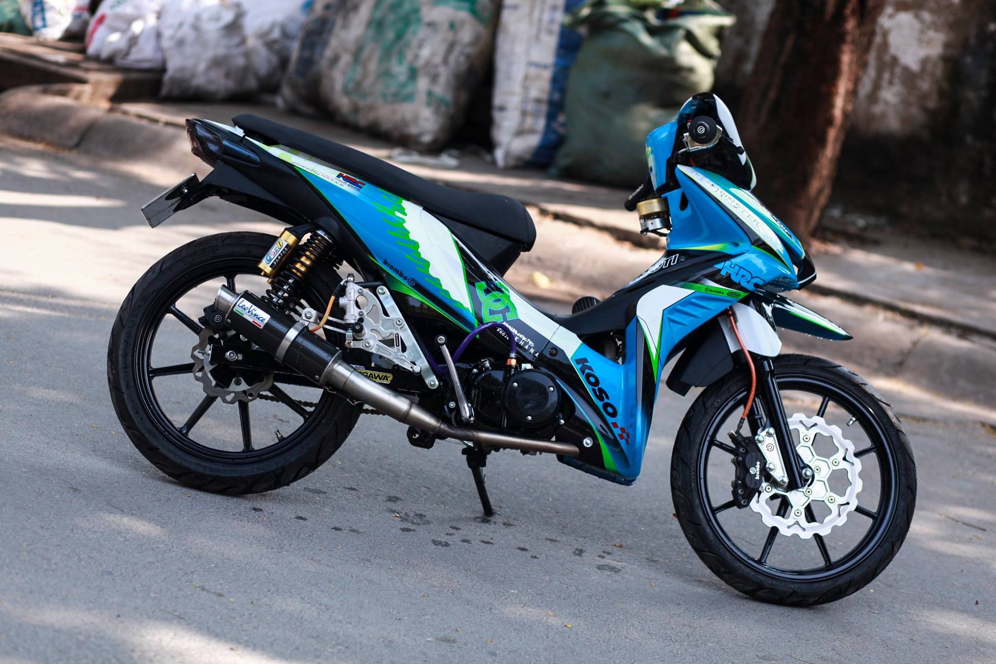 Honda Wave RSX son tem dau cua biker Sai Gon hinh anh
