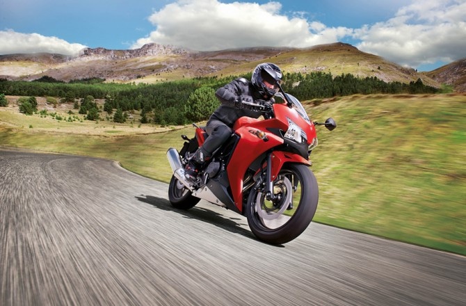 Honda ra 3 mau moi cho CBR500R 2015 hinh anh