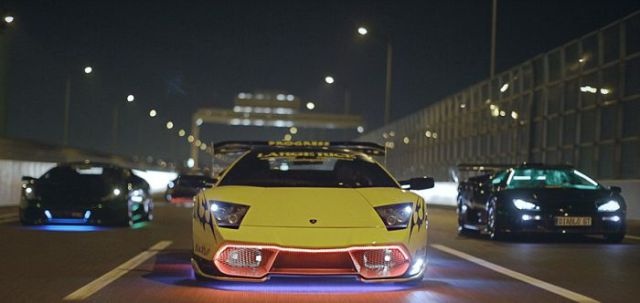 Ngoài việc độ phụ kiện, những siêu xe này thường sở hữu những dàn đèn LED độc đáo