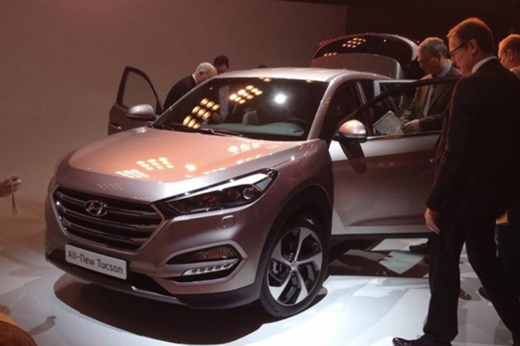 Hyundai Tucson 2016 voi den pha LED chuan bi ra mat hinh anh