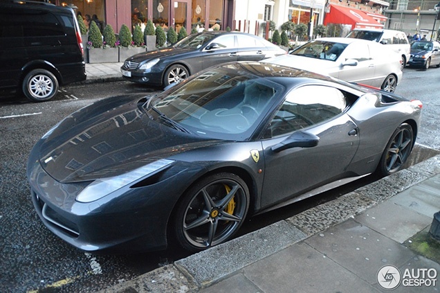 Mathieu Flamini mang Ferrari 458 Italia tro lai Arsenal hinh anh