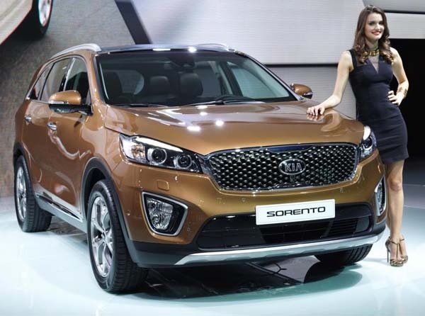 Kia Sorento phien ban moi dinh loi trieu hoi hinh anh