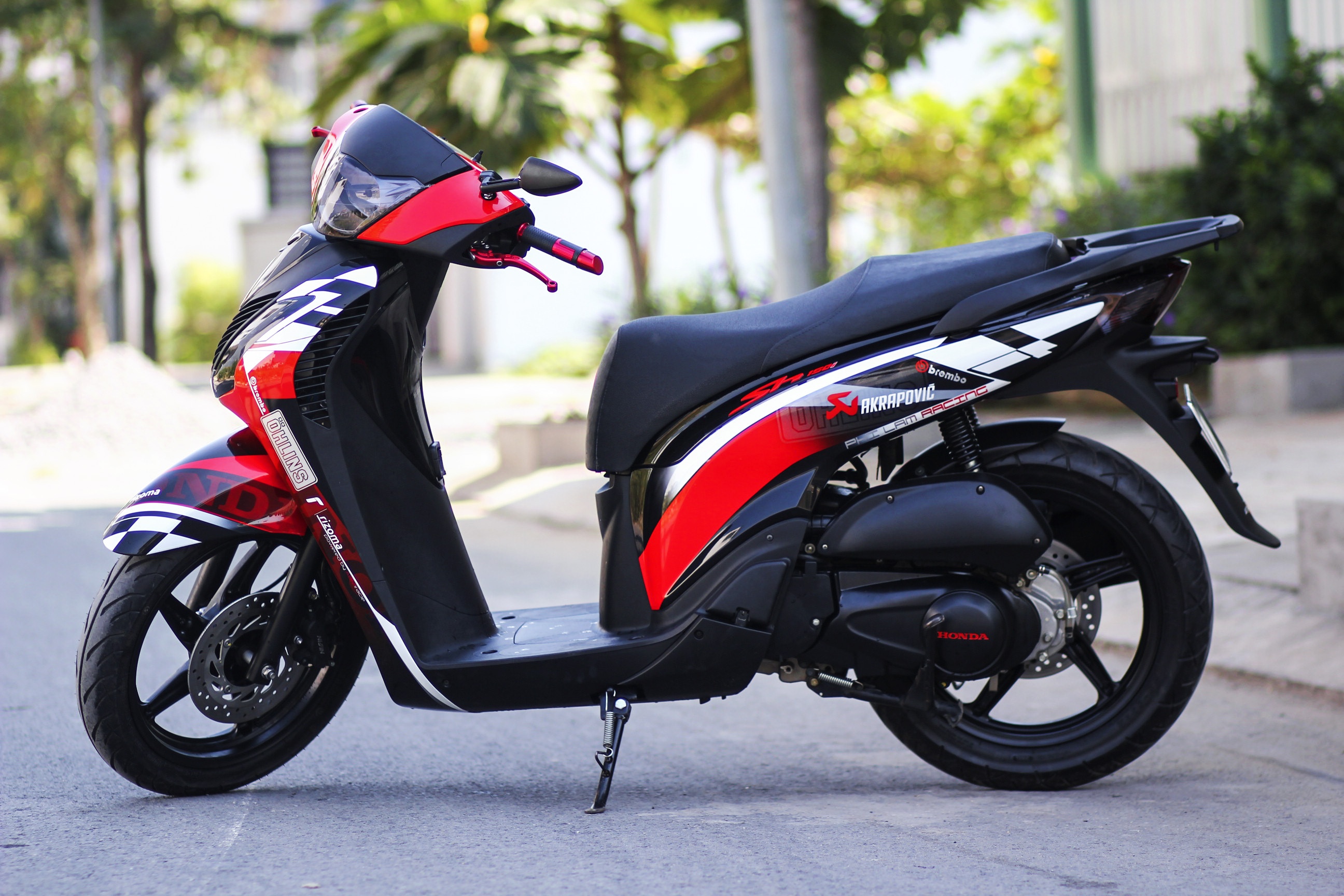 Honda SH 2010 son tem dau cua biker Sai Gon hinh anh