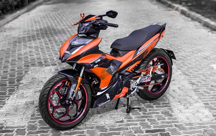 Exciter 150 lot xac voi loat do choi hang hieu o Sai Gon hinh anh