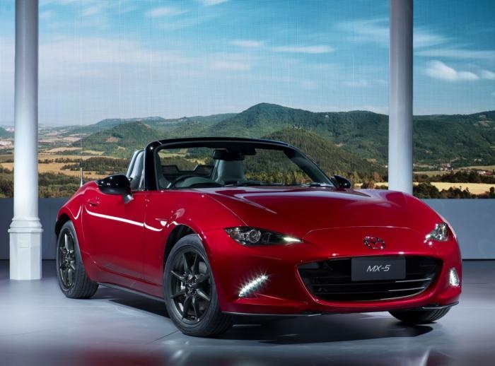 Mazda MX-5 2016 co gia 24.950 USD tai My hinh anh