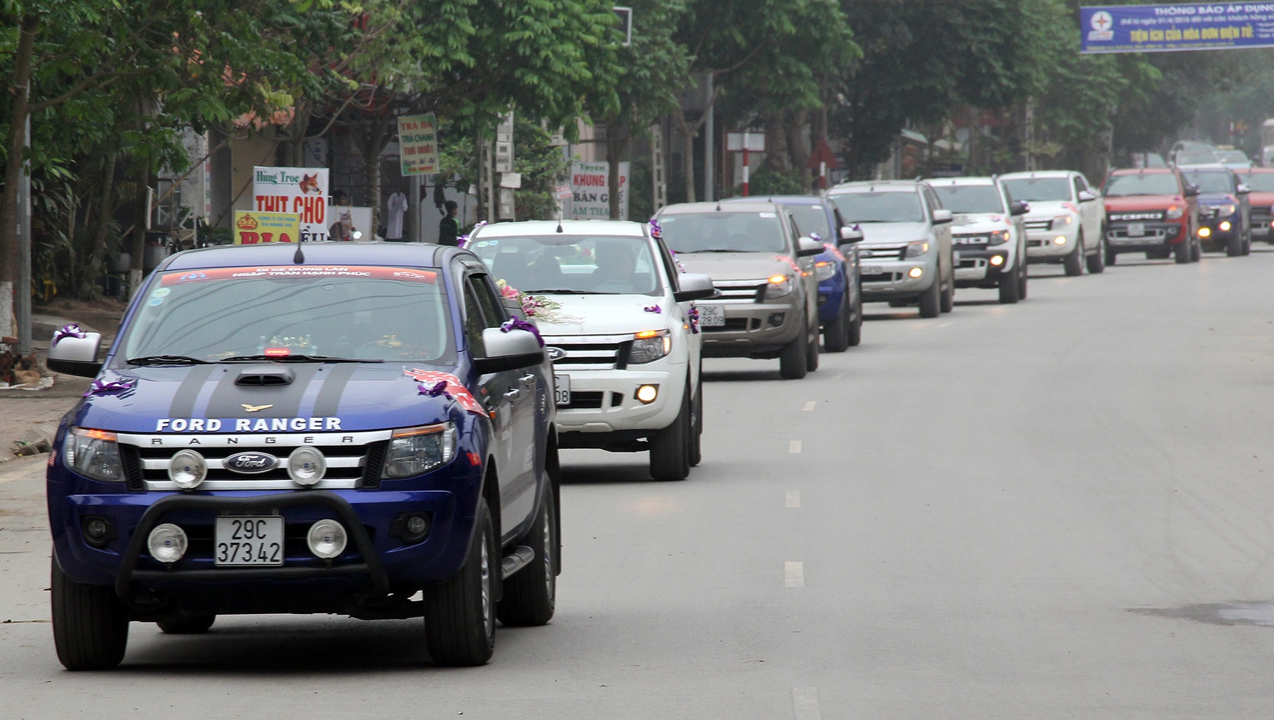 Dan xe ban tai ruoc dau o Ha Noi hinh anh