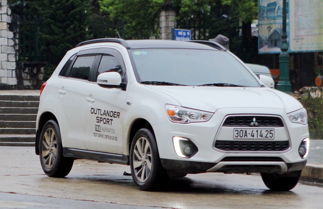 Chay thu Mitsubishi Outlander Sport: Lay van hanh lam uu the hinh anh