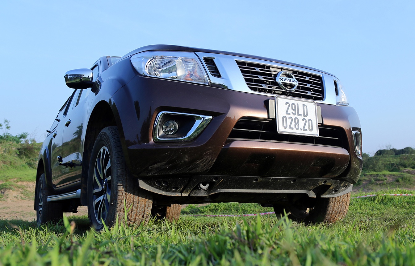 Trai nghiem off-road voi Nissan Navara moi hinh anh