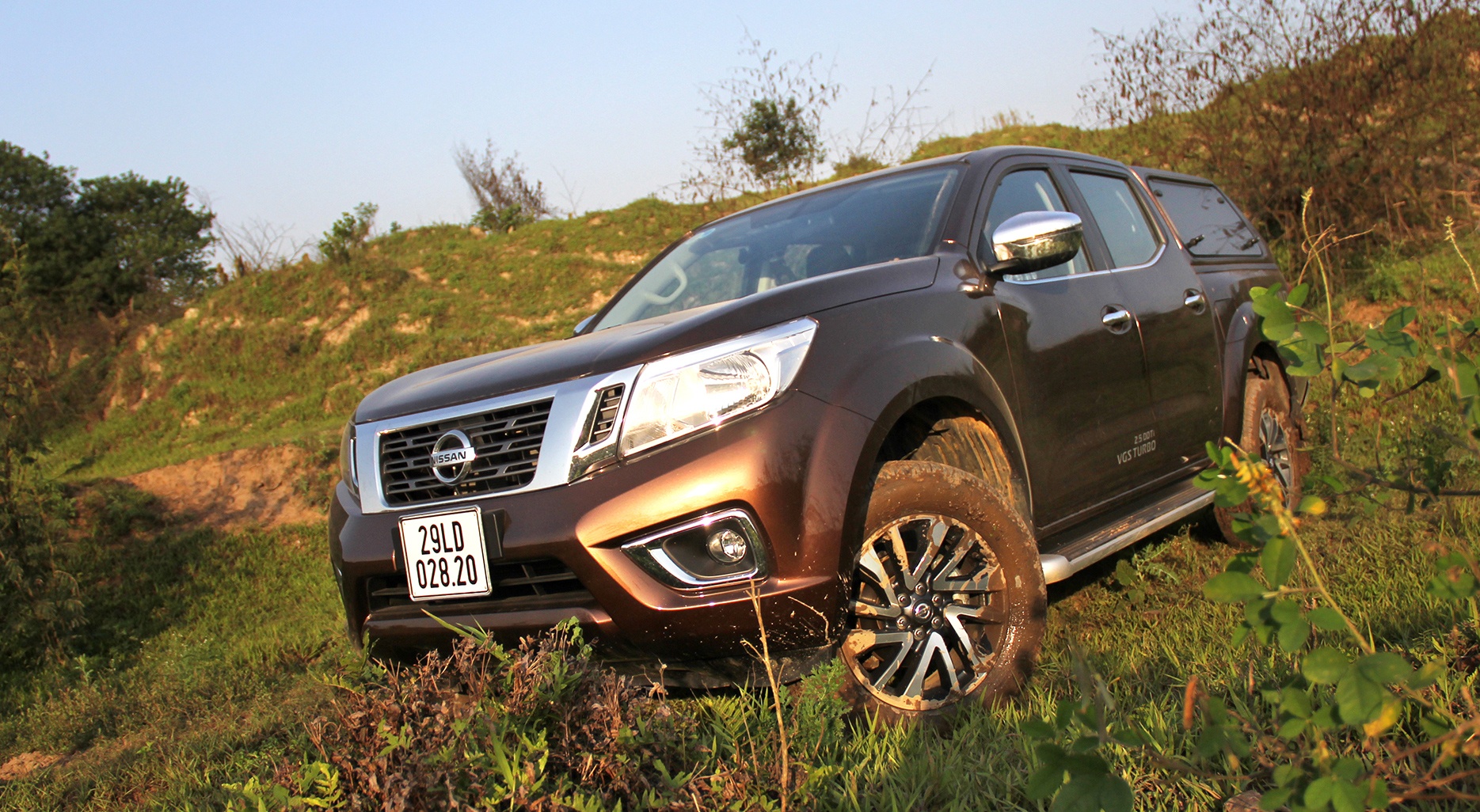 Chay thu NP300 Navara 2015: Doi thu dang gom cua Ford Ranger hinh anh