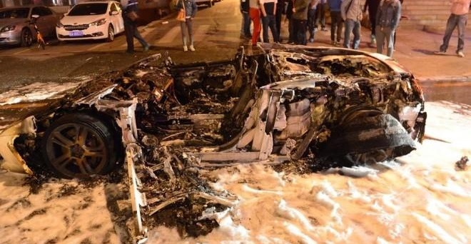 Sieu xe Lamborghini Gallardo chay tro khung hinh anh