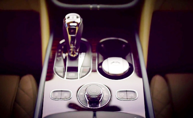 Video he lo noi that mau SUV dau tien cua Bentley hinh anh