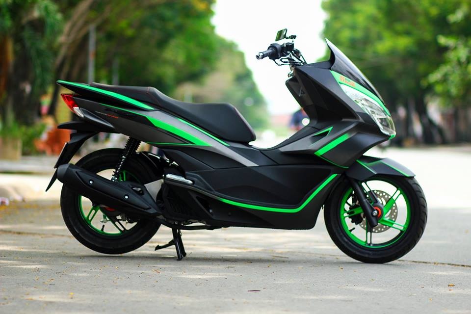 Honda PCX 125 son phoi mau xanh la va xam Lamborghini hinh anh