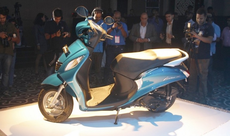 Anh chi tiet xe tay ga Yamaha gia re vua ra mat hinh anh