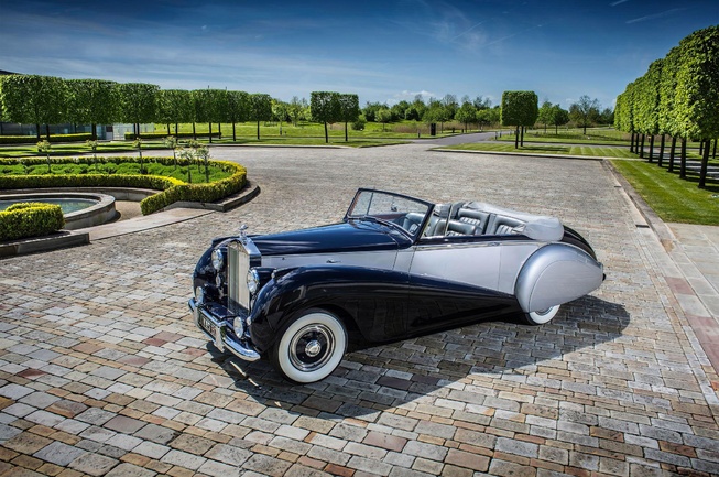 Rolls-Royce hoi sinh mau xe mui xep Dawn hinh anh