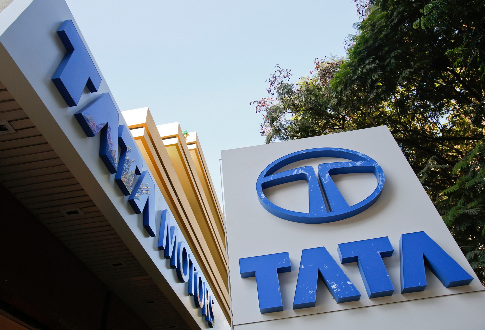 Tata Motors - hang xe hoi so mot An Do hinh anh
