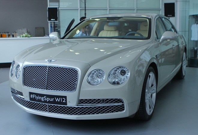 Xe sieu sang Bentley gap kho o thi truong Viet Nam hinh anh