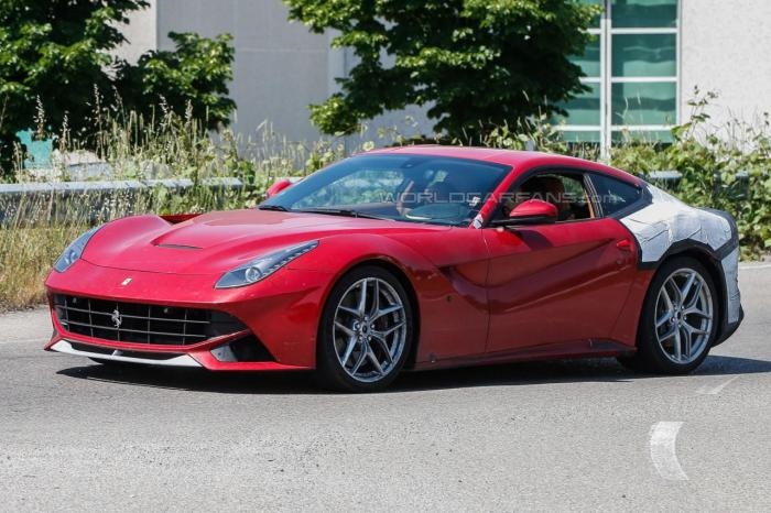 Ferrari F12 M lan dau lo dien hinh anh
