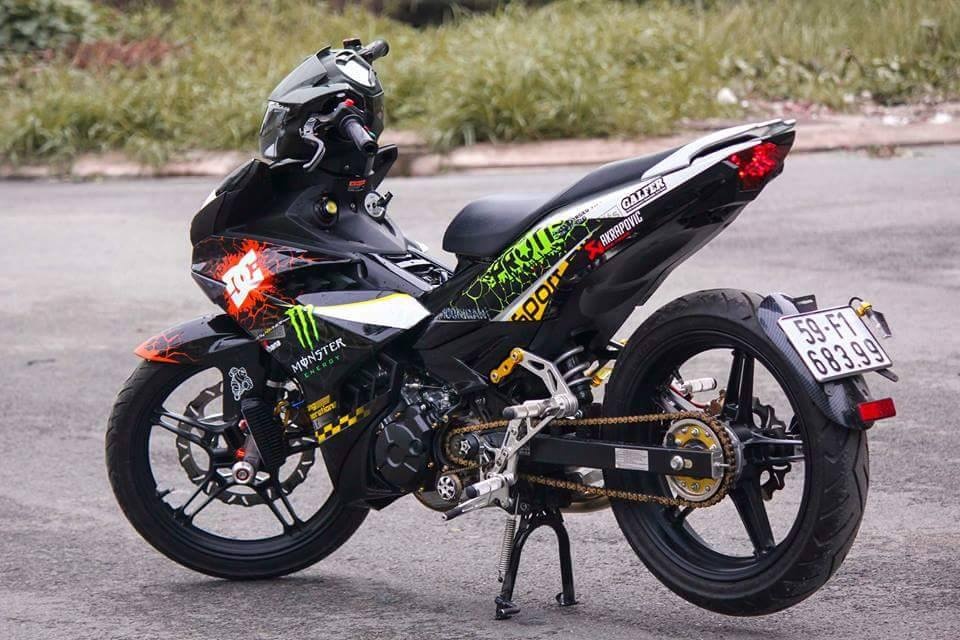 Exciter 150 do dan ao voi hoa tiet la mat hinh anh