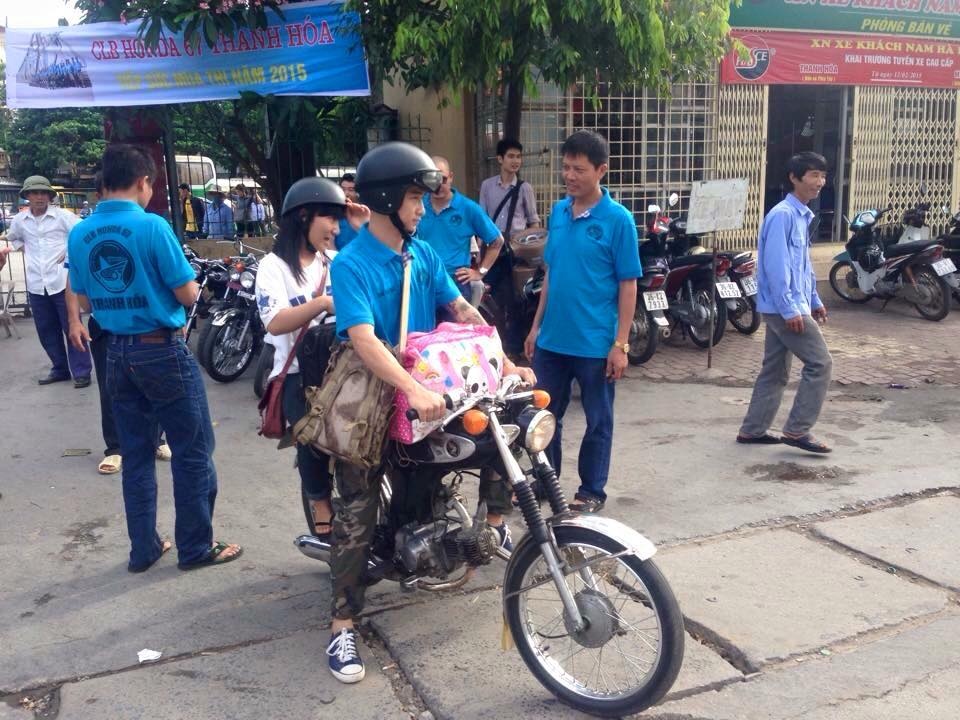 12 chiec Honda 67 tinh nguyen dua don thi sinh o Thanh Hoa hinh anh
