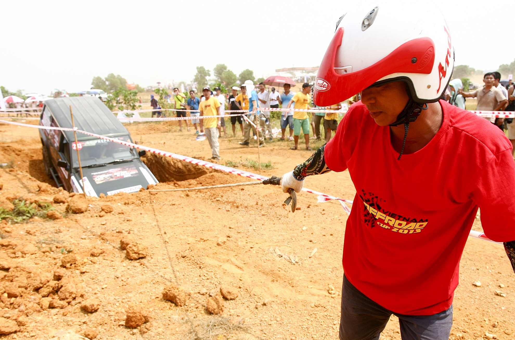 Chien binh tham lang ben cac tay dua off-road hinh anh