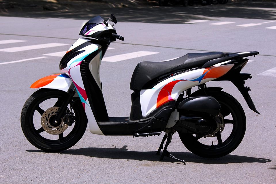 Honda SH 2010 voi dai chuyen mau ca tinh hinh anh
