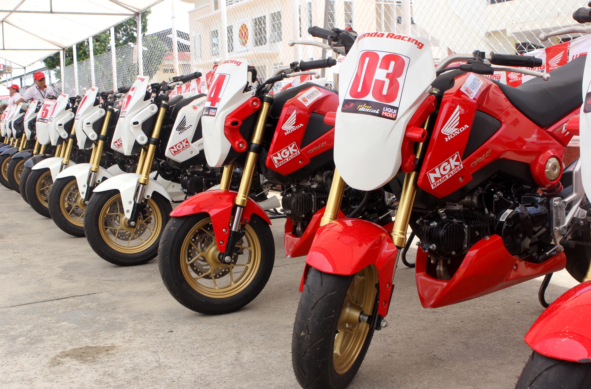 Sau chặng 6 ở Bình Dương, giải đua môtô toàn quốc tiếp tục diễn ra chặng 7 ở Đà Nẵng chiều 1/8 và 2/8. Loạt xe thi đấu là các mẫu xế độ Suzuki Raider R150, Honda MSX 125, Blade 110 và Honda Wave. 