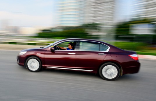 Honda Accord 2015 them tinh nang kiem soat hanh trinh o VN hinh anh