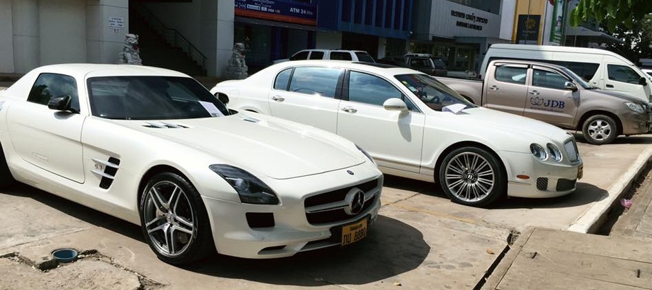 Sieu xe xuong pho o Lao hinh anh