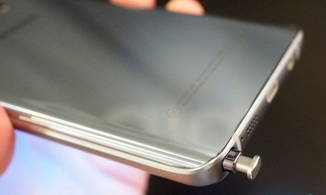 Video huong dan cach lay but cam nguoc ra khoi Note 5 hinh anh