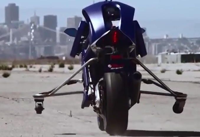 Trinh dien robot tu lai Yamaha R1M hinh anh