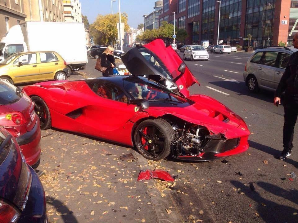 Sieu xe LaFerrari thu 4 tren the gioi gap tai nan hinh anh