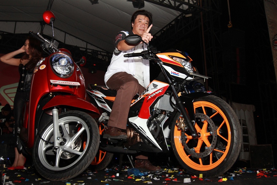 Honda Sonic 150R Repsol gia gan 1.600 USD hinh anh