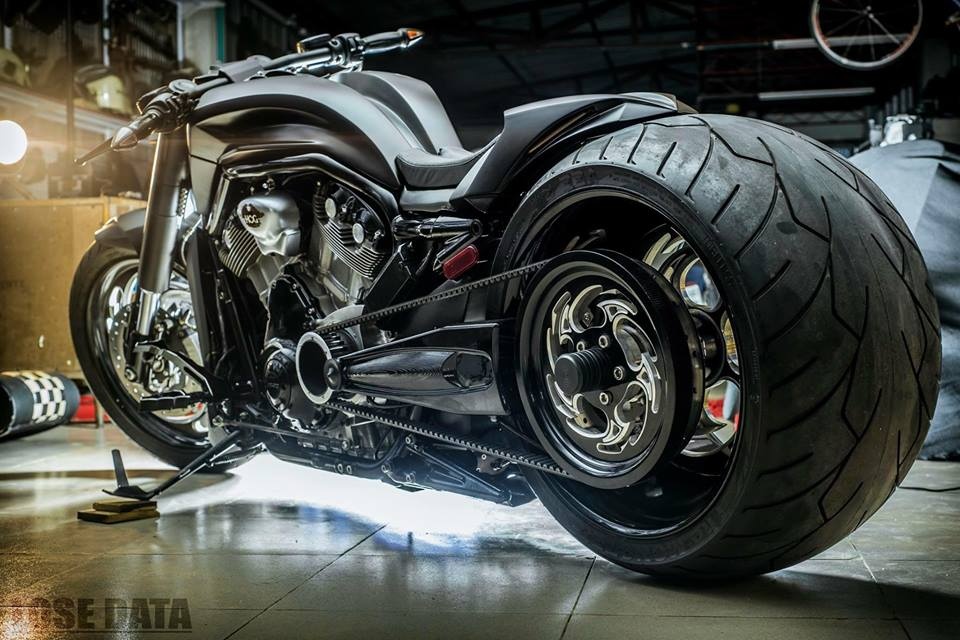 Harley-Davidson V-Rod do banh beo ham ho o Sai Gon hinh anh