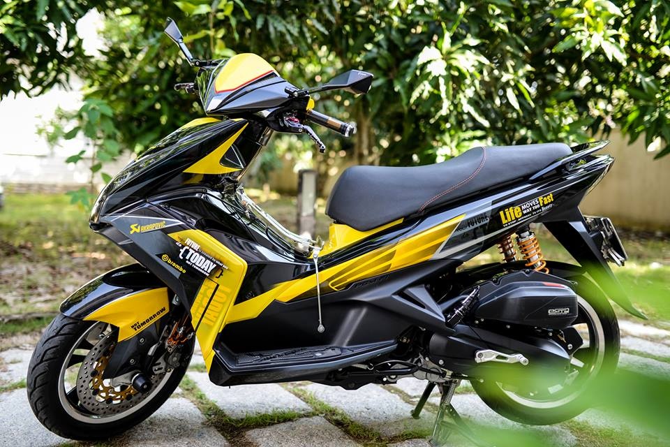 Honda Air Blade 125 gan loat do choi hang hieu hinh anh